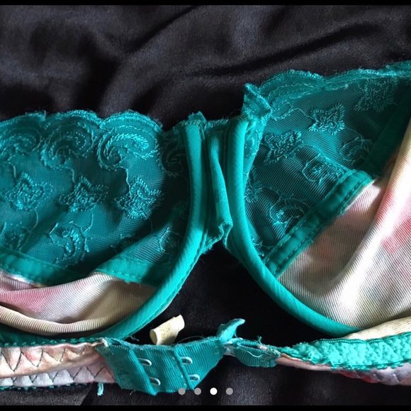 Victoria’s Secret gold label bralette - Picture 3 of 4